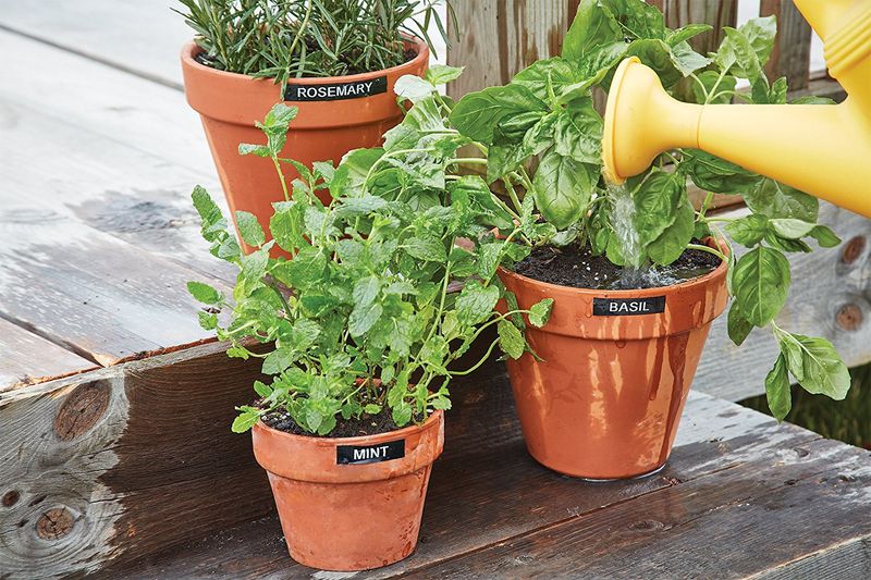 DYMO-D1---Durable-Etichette---Bianco-su-nero---12mm-x-3m--D1-VINYLBAND-PERMANENT---12MM-X-3M-WHITE-ON-BLACK-