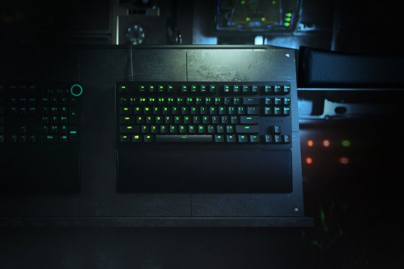 Tasta-Tenkeyless-Razer-Huntsman-V2--interruttore-ottico-lineare-cablato-USB-layout-tedesco-RGB-