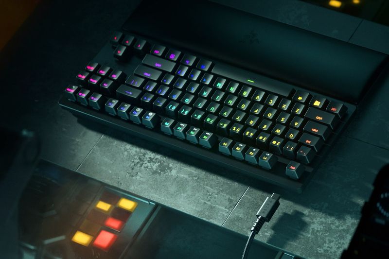 Tasta-Tenkeyless-Razer-Huntsman-V2--interruttore-ottico-lineare-cablato-USB-layout-tedesco-RGB-