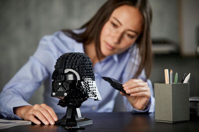 LEGO-Star-Wars-Casco-di-Darth-Vader---75304