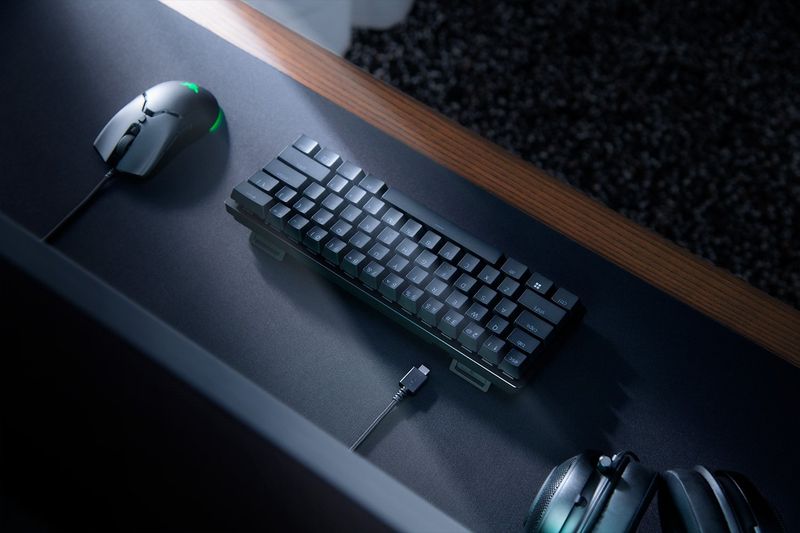 Mini-tastiera-Razer-Huntsman--interruttori-ottici-analogici-cablato-USB-layout-tedesco-RGB-