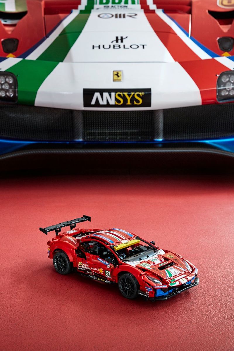 LEGO-Technic-Ferrari-488-GTE-Af-Corse--51