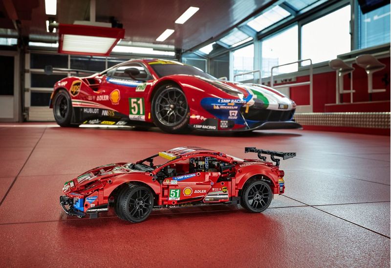 LEGO-Technic-Ferrari-488-GTE-Af-Corse--51