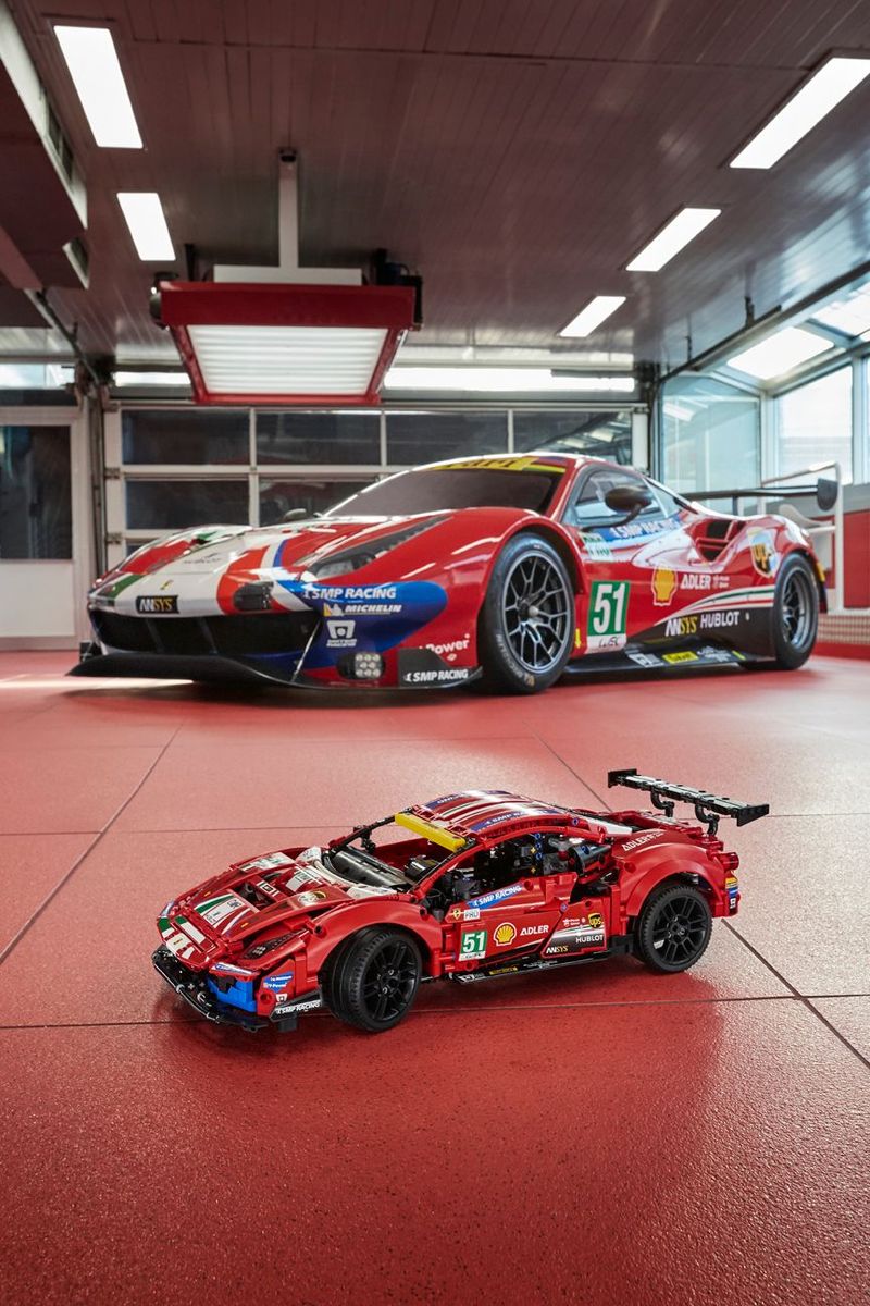 LEGO-Technic-Ferrari-488-GTE-Af-Corse--51