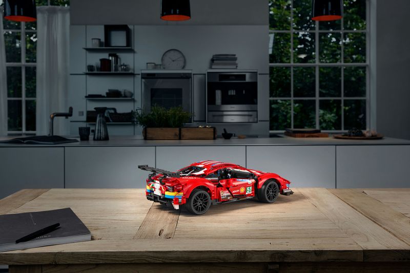 LEGO-Technic-Ferrari-488-GTE-Af-Corse--51