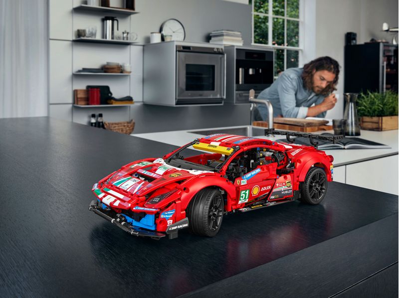 LEGO-Technic-Ferrari-488-GTE-Af-Corse--51