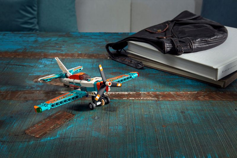 LEGO-Technic-Aereo-da-competizione---42117
