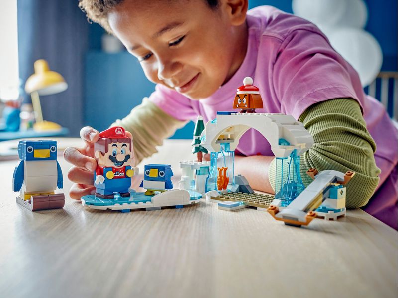 LEGO-Super-Mario-71430-Pack-di-Espansione-La-Settimana-Bianca-della-Famiglia-Pinguotto-Giochi-per-Bambini-7--con-3-Personaggi