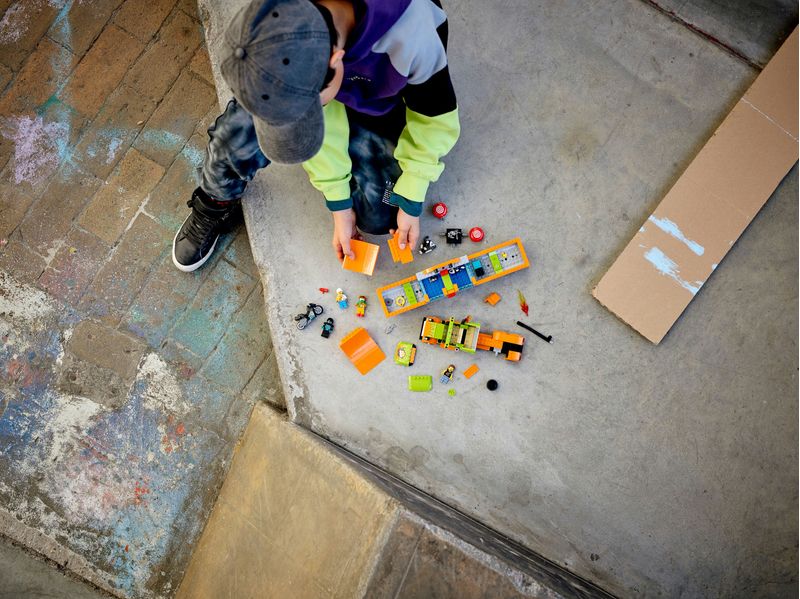 LEGO-City-Truck-dello-Stunt-Show