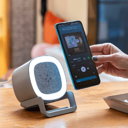 InnovaGoods Altoparlante con Caricabatterie Wireless e Luce LED Souwis InnovaGoods