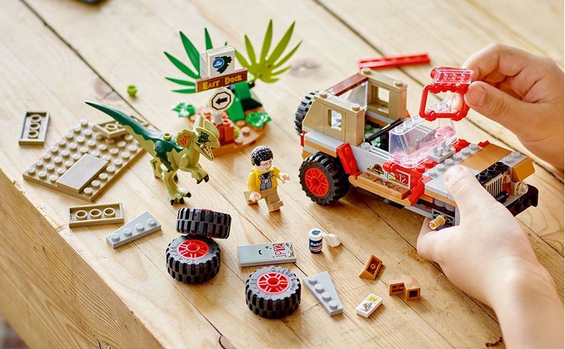 LEGO-Jurassic-Park-76958-L’Agguato-del-Dilofosauro-Dinosauro-Giocattolo-per-Bambini-6--con-Jeep-Collezione-30°-Anniversario