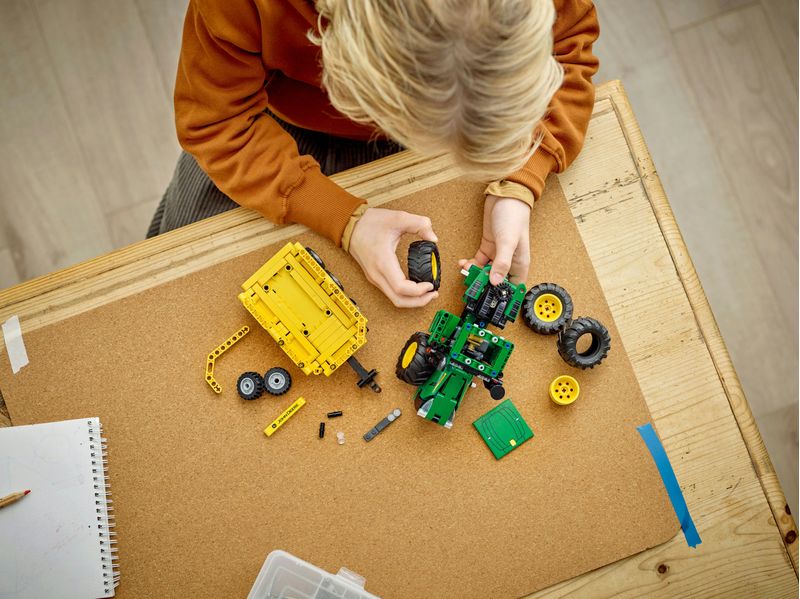 LEGO-Technic-42136-John-Deere-9620R-4WD-Tractor-Giochi-Creativi-Trattore-con-Rimorchio-Replica-Modello-da-Costruzione