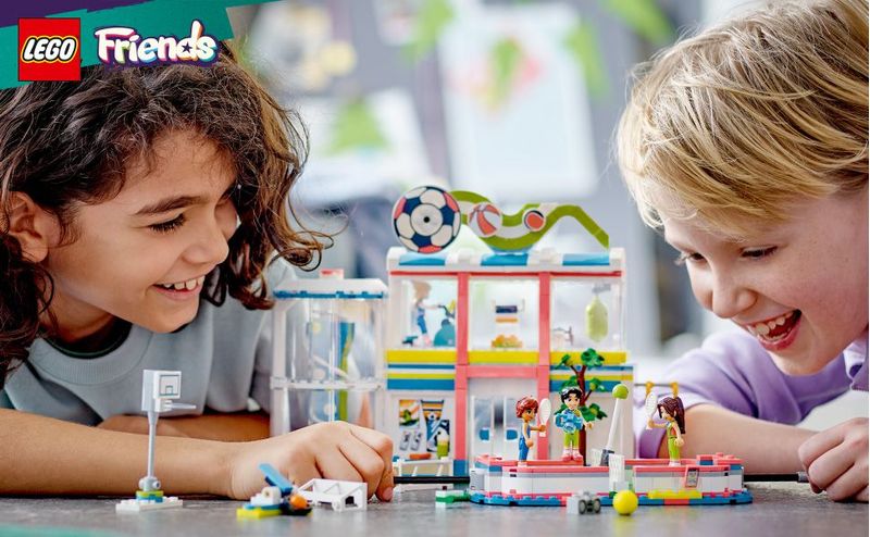 LEGO-Friends-41744-Centro-Sportivo-Gioco-del-Calcio-Basket-Tennis-Parete-da-Arrampicata-e-4-Mini-Bamboline-per-Bambini-8-