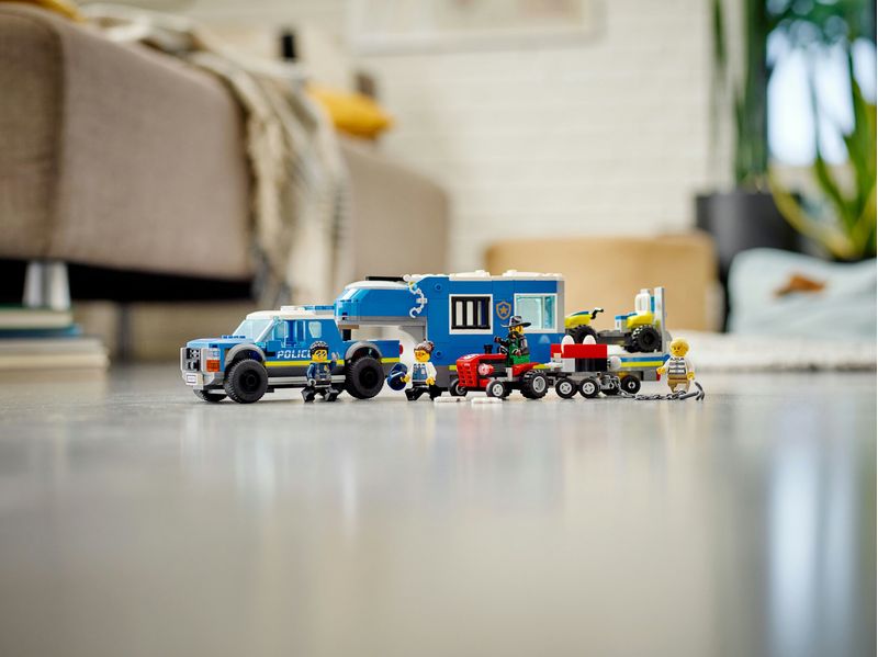 LEGO-City-Camion-Centro-di-Comando-della-Polizia