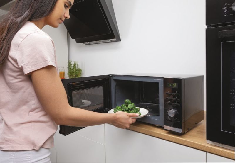 Candy-Moderna-CMGA23TNDB-ST-Superficie-piana-Microonde-con-grill-23-L-900-W-Nero