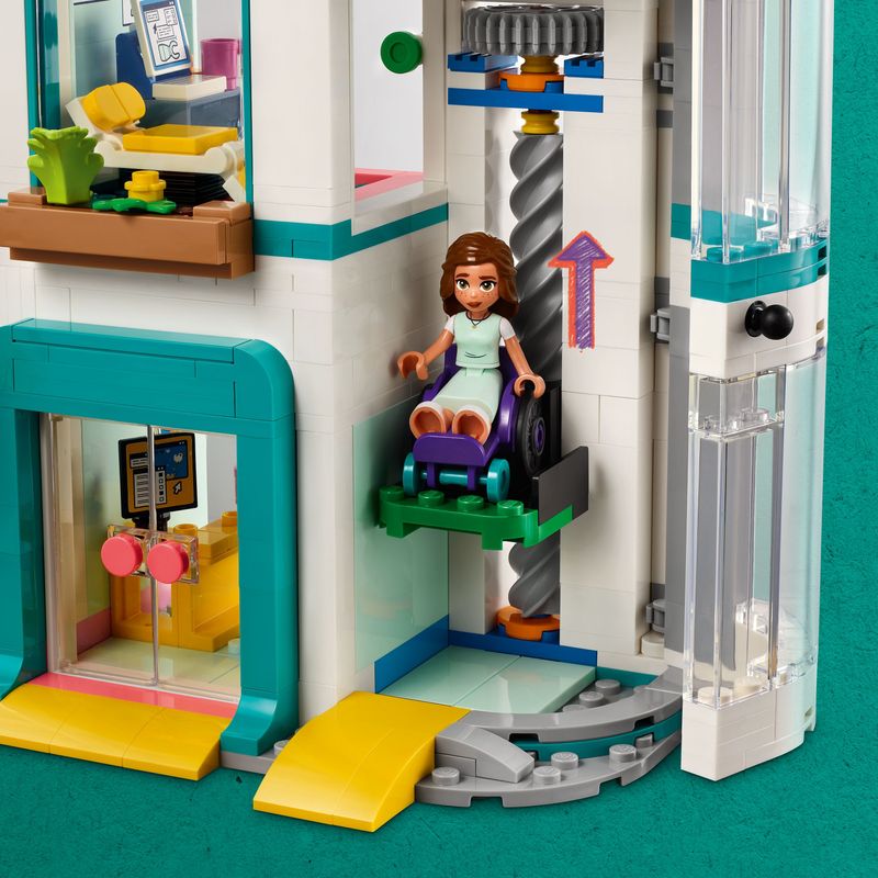 LEGO-Friends-42621-Ospedale-di-Heartlake-City-Giochi-Educativi-per-Bambini-di-7--con-Elicottero-Giocattolo-e-5-Mini-Bamboline