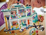 LEGO-Friends-42621-Ospedale-di-Heartlake-City-Giochi-Educativi-per-Bambini-di-7--con-Elicottero-Giocattolo-e-5-Mini-Bamboline