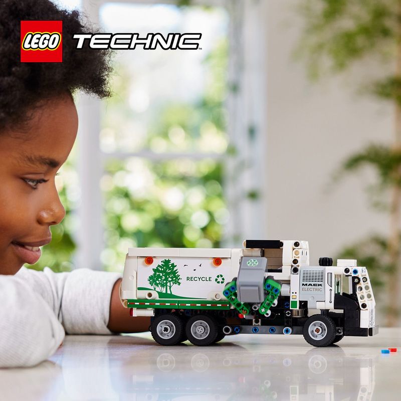 LEGO-Technic-42167-Camion-della-Spazzatura-Mack-LR-Electric-Veicolo-Giocattolo-Raccolta-Rifiuti-Gioco-per-Bambini-8--Anni