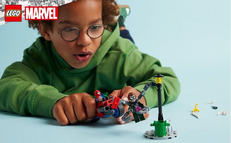 LEGO-Marvel-76275-Inseguimento-Sulla-Moto--Spider-Man-vs.-Doc-Ock-Motocicletta-Giocattolo-Spara-Ragnatele-per-Bambini-6--Anni