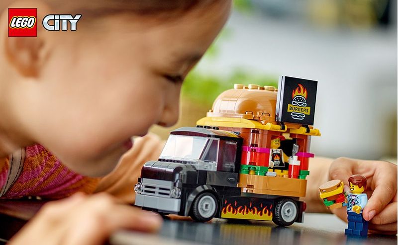 LEGO-City-60404-Furgone-degli-Hamburger-Giocattolo-Veicolo-per-Bambini-5--Anni-Camion-Food-Truck-con-Accessori-e-2-Minifigure