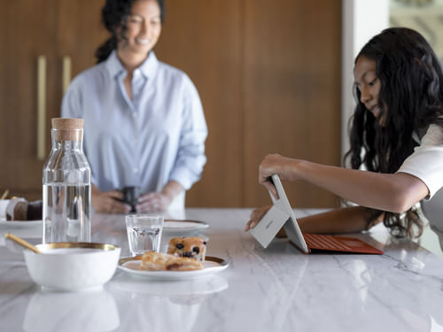 Microsoft-Surface-Go-3-Business-4G-Intel®-Core™-i3-LTE-256-GB-267-cm--10.5--8-GB-Wi-Fi-6--802.11ax--Windows-11-Pro-Platino