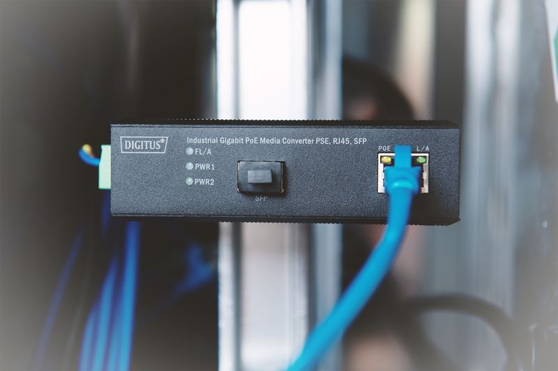 Digitus-DN-652104-convertitore-multimediale-di-rete-1000-Mbit-s-Nero