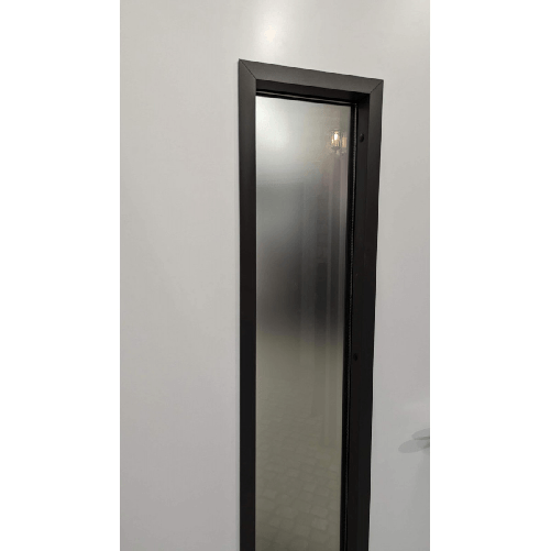 Porta-Blindata-con-Vetro-Antisfondamento-pannello-esterno-Vetroresina-Bianco