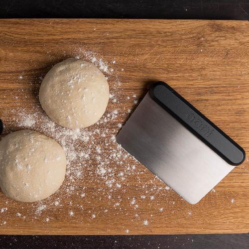 Ooni-Pizza-Dough-Scraper