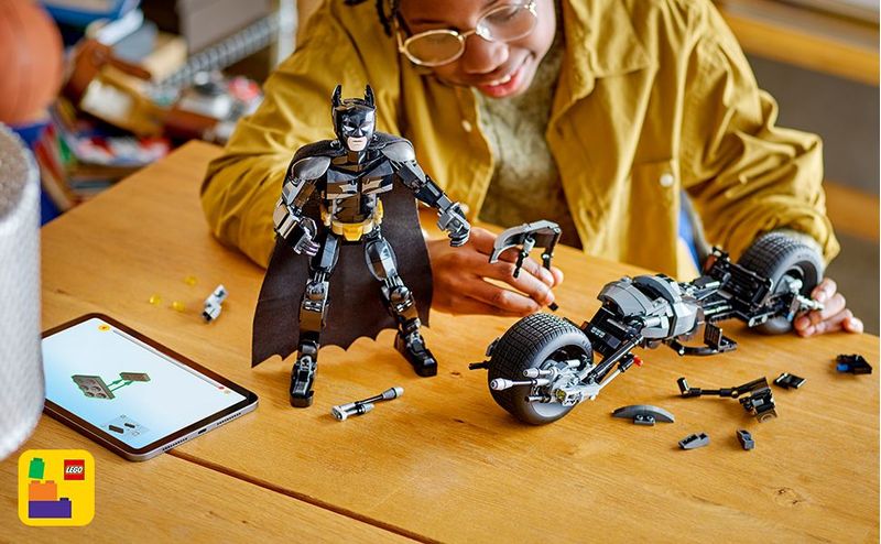 LEGO-DC-Il-Personaggio-Costruibile-di-Batman-con-Bat-Pod-Moto-e-Action-Figure-Giocattolo-da-Il-Cavaliere-Oscuro-da-Costruire-Regalo-da-Supereroi-per-Bambini-Bambine-e-Adulti-da-Collezione-76273