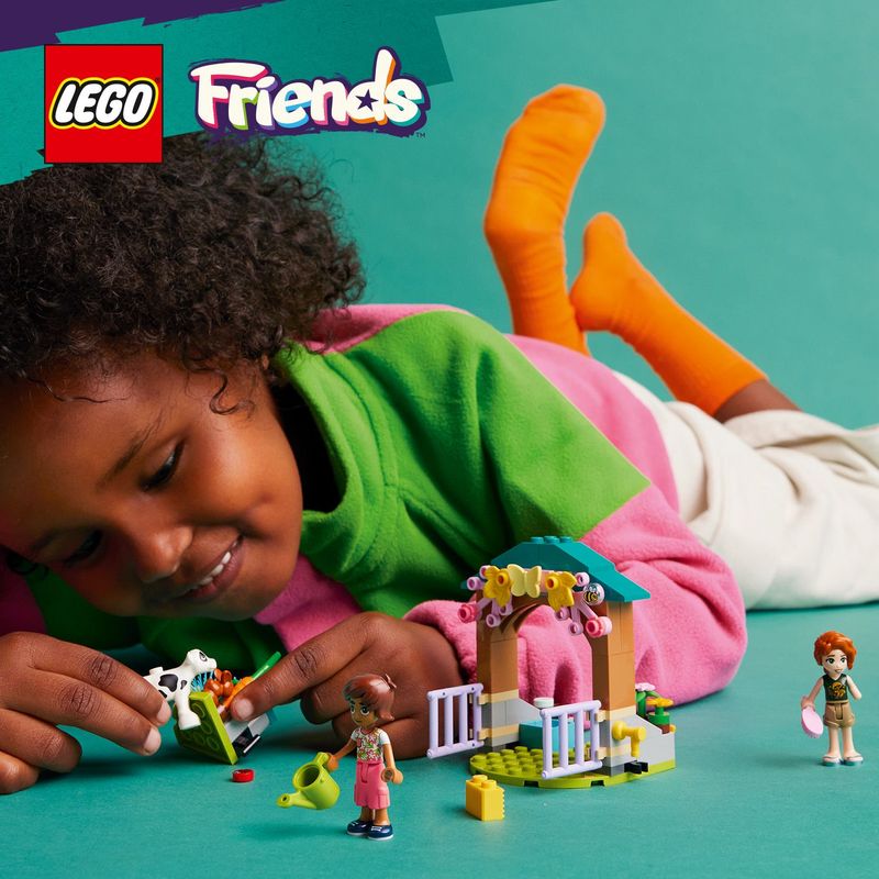 LEGO-Friends-42607-Stalla-del-Vitellino-di-Autumn-Giochi-per-Bambini-di-5--Anni-con-Animali-Giocattolo-e-2-Mini-Bamboline