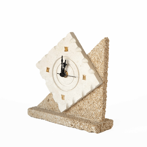 Maestro-d-arte-De-Iaco-Alfredo---Orologio-QUADRATO-scultura-decorazione-bomboniera-in-Carparo-e-Pietra-Leccese-salentina-misure-19-x-19-cm