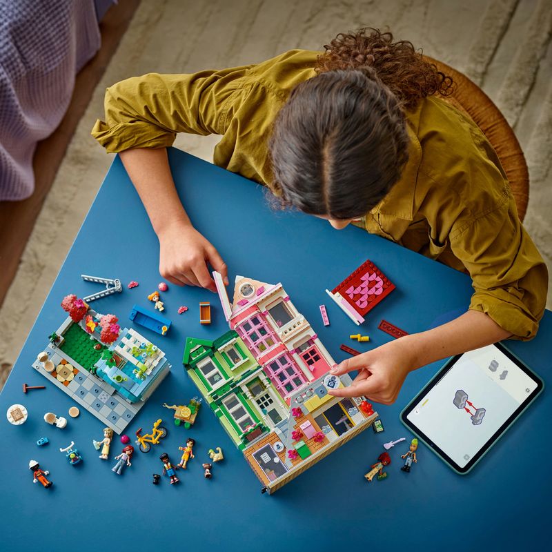 Appartamenti-e-negozi-di-Heartlake-City---Lego-Friends-42670