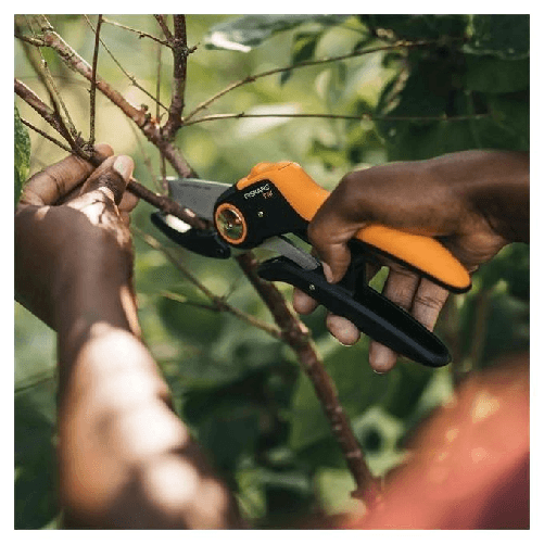 Fiskars-Plus-PowerLever-cesoia-da-potatura-Incudine-Nero-Arancione