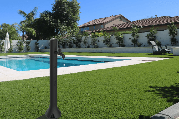 Sined-Acqua-Fontanella-In-Polietilene-Con-Attacco-Laterale-Ideale-Per-Innaffiare-Nera