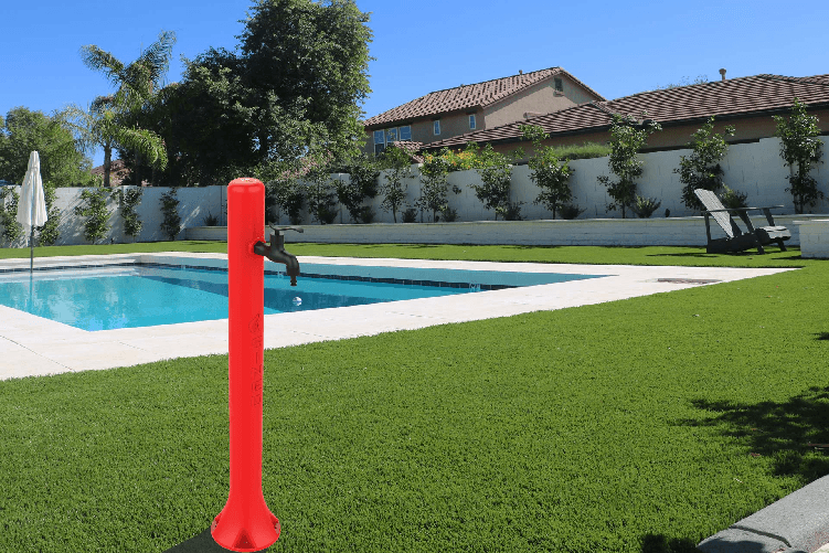 Sined-Acqua-Fontanella-Da-Giardino-Con-Attacco-Laterale-Acqua-In-Polietilene-Rossa