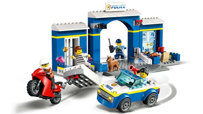 LEGO-City-60370-Inseguimento-alla-Stazione-di-Polizia-Macchina-e-Moto-giocattolo-Minifigure-e-Cane-Giochi-per-Bambini-4-