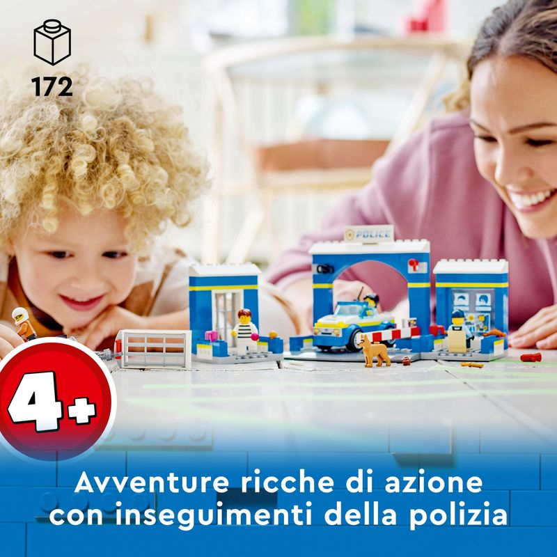 LEGO-City-60370-Inseguimento-alla-Stazione-di-Polizia-Macchina-e-Moto-giocattolo-Minifigure-e-Cane-Giochi-per-Bambini-4-