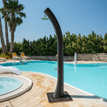 Sined-Sole-Xxl-Doccia-Solare-Curva-In-Polietilene-Hd-Con-Rubinetto-e-Lavapiedi-Nero
