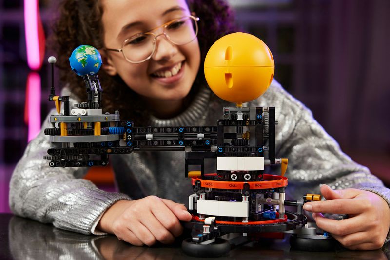 LEGO-Technic-42179-Pianeta-Terra-e-Luna-in-Orbita-Giochi-Spaziali-per-Bambini-10--Sistema-Solare-da-Costruire-con-Rotazione