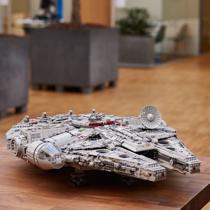 LEGO-Star-Wars-Millennium-Falcon---75192