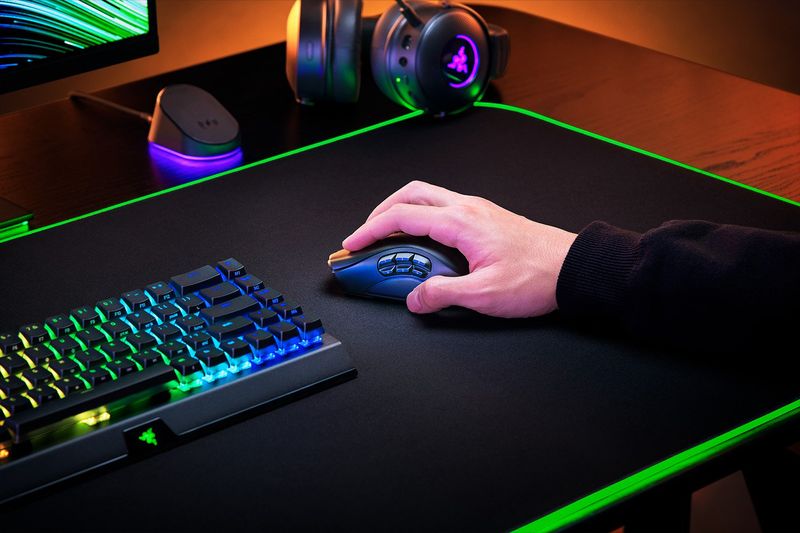 Mouse-da-gioco-MMO-RAZER-NAGA-V2-Pro-wireless--con-HOFERSCROLL-PRO-RAD-Hyperspeed-Wireless-Focus-Pro-30K-Sensore-ottic