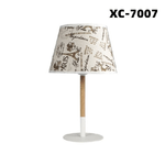 Wisdom-lampada Da Tavolo Con Paralume Bianco In Tessuto Base Legno Lampada E27 Xc-7007 -