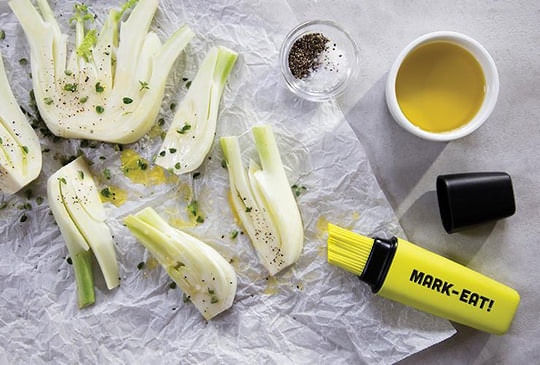 Ototo-Design-Mark-Eat-pennello-da-pasticceria-Silicone-Giallo