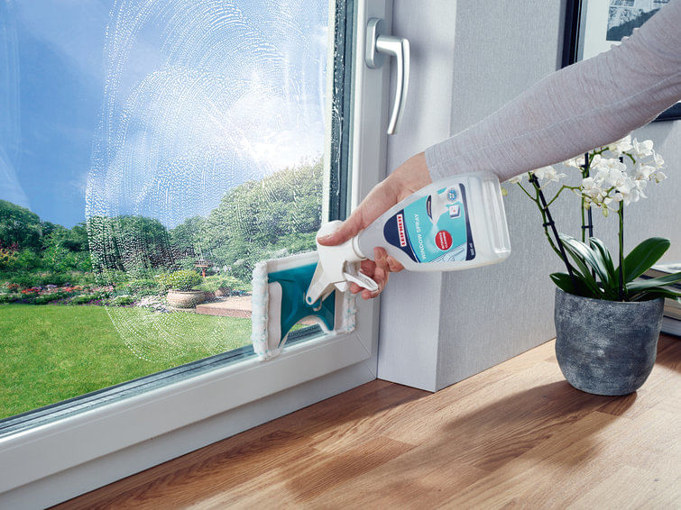 Leifheit-Window-Spray-Cleaner-strumento-per-la-pulizia-di-finestre-20-cm-Blu-Bianco