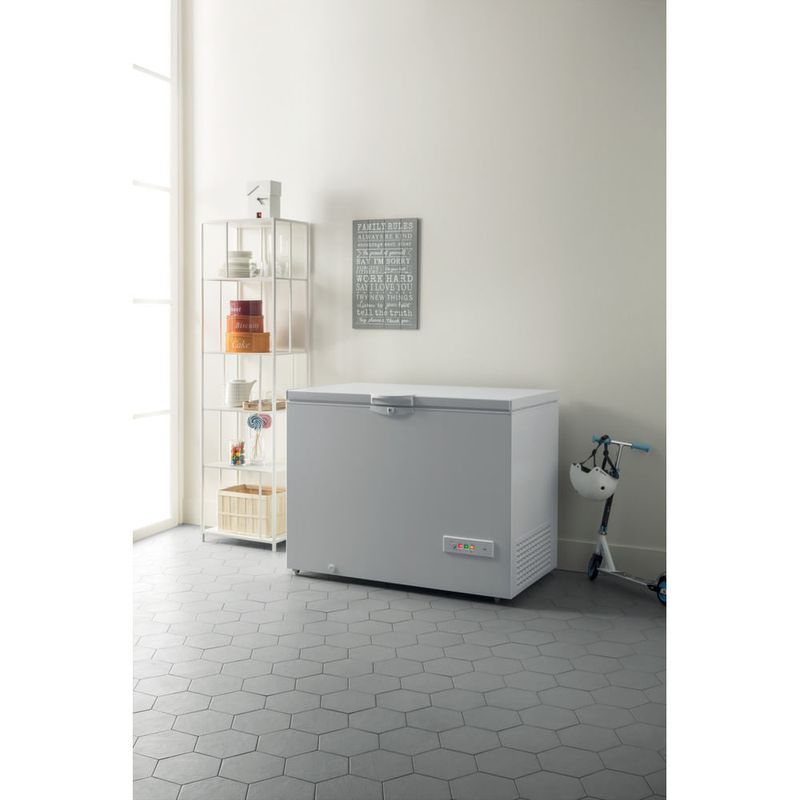 Indesit-OS-1A-300-H-Congelatore-a-Pozzetto-Capacita--311-Litri-Classe-energetica-A--Statico-Flat-Back-Bilanciatura-Coperchio-Bianco