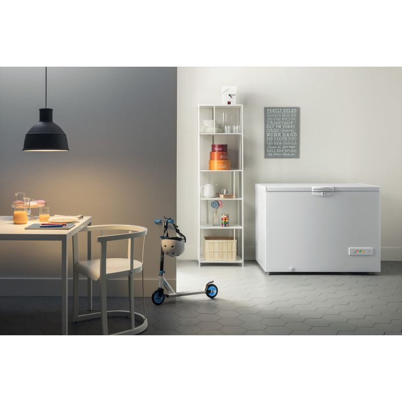 Indesit-OS-1A-300-H-Congelatore-a-Pozzetto-Capacita--311-Litri-Classe-energetica-A--Statico-Flat-Back-Bilanciatura-Coperchio-Bianco