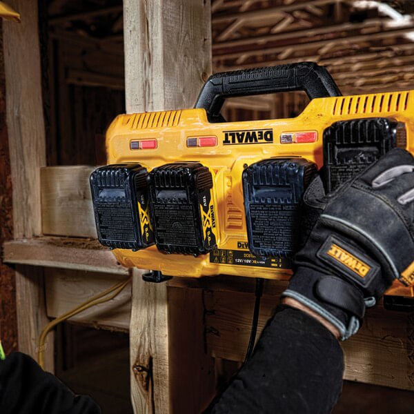 DeWALT-DCB104-QW-Caricatore-per-batteria