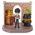 Wizarding-World-Classe-di-Pozioni-con-bambola-esclusiva-Harry-Potter-e-accessori