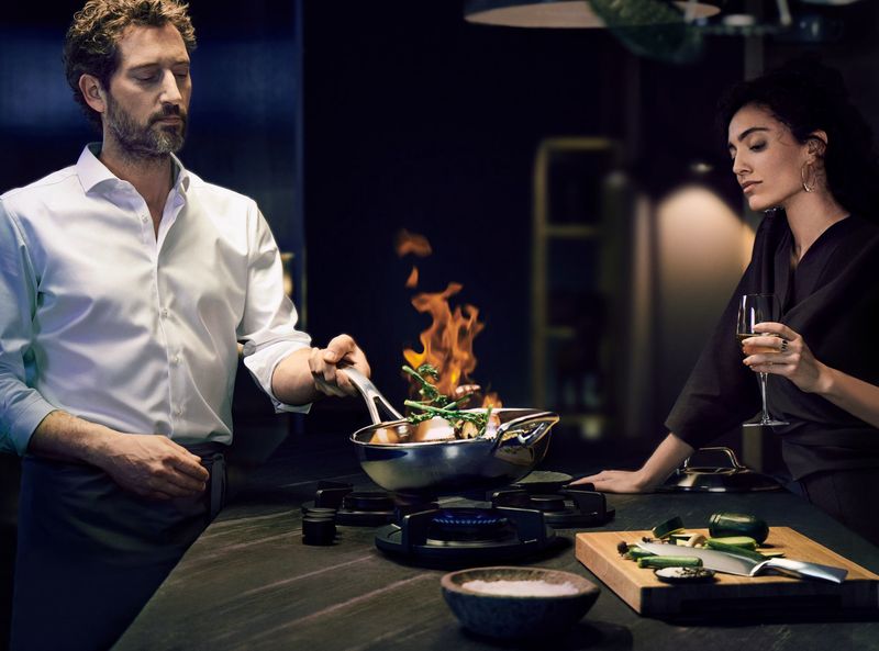 WMF-Profi-Resist-17.5653.6411-padella-Wok-padella-per-cottura-al-salto-Rotondo