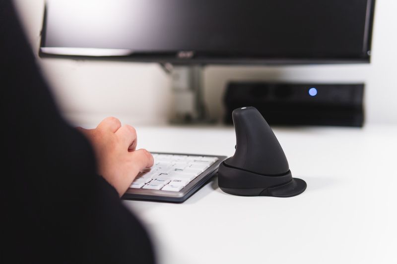 BakkerElkhuizen-Rockstick-2-mouse-Ambidestro-RF-Wireless-Laser-2000-DPI